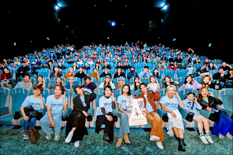 《左撇子女孩》劇組出席映後，一一回答影迷問題。（光年映畫提供）