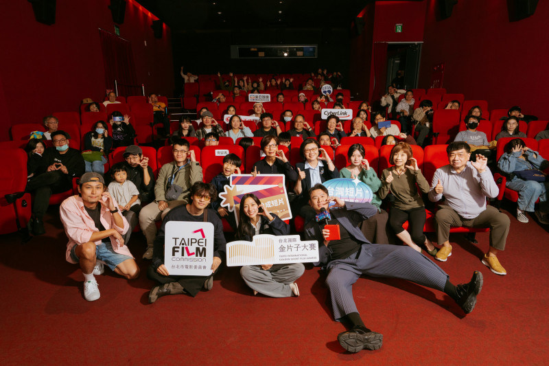 2025金片子大賽映後大合照。（影委會提供）