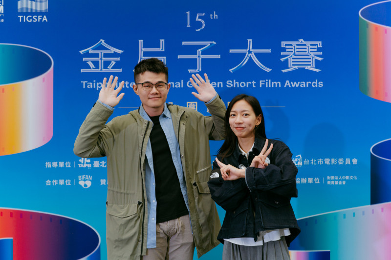 《狀況》導演王崇霖（左）、女主角陳妤。（影委會提供）