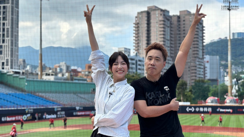 余祥銓（右）、焦曼婷挑戰職棒轉播。（Yahoo《星二代很忙內》提供）