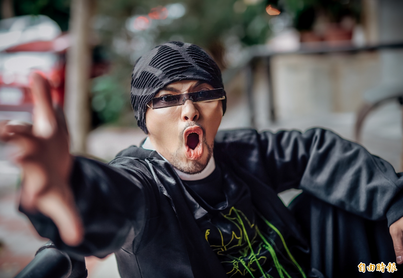 真是搖頭丸？黃明志「藍色小藥丸」曝光 行家分析像「山寨偉哥」