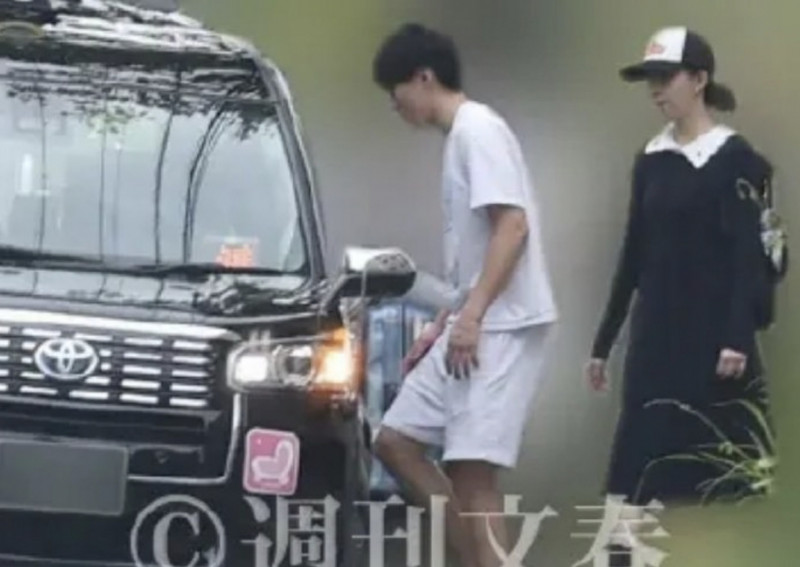 木村心美（右）、日本職業排球員小川智大被爆交往中。（翻攝自週刊文春）