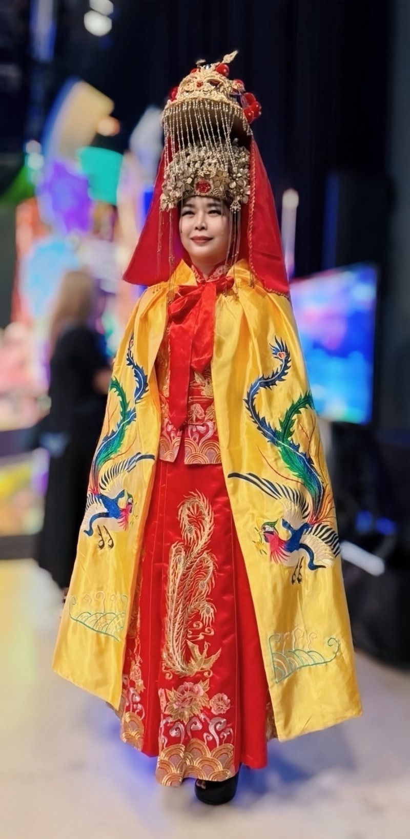 陳衣宸在《超級冰冰Show》扮媽祖唱〈聖母媽祖〉。（長興影視提供）