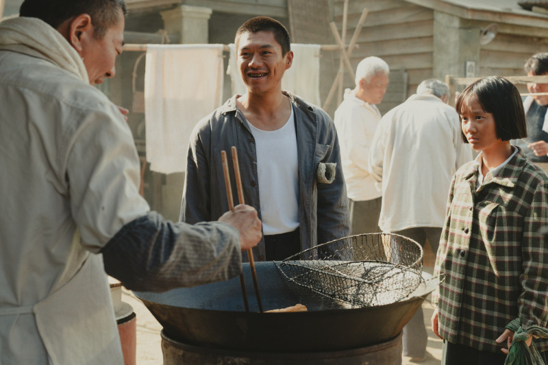 柯煒林（中）與方郁婷（右）今年憑《大濛》角逐金馬帝后。（華文創提供）