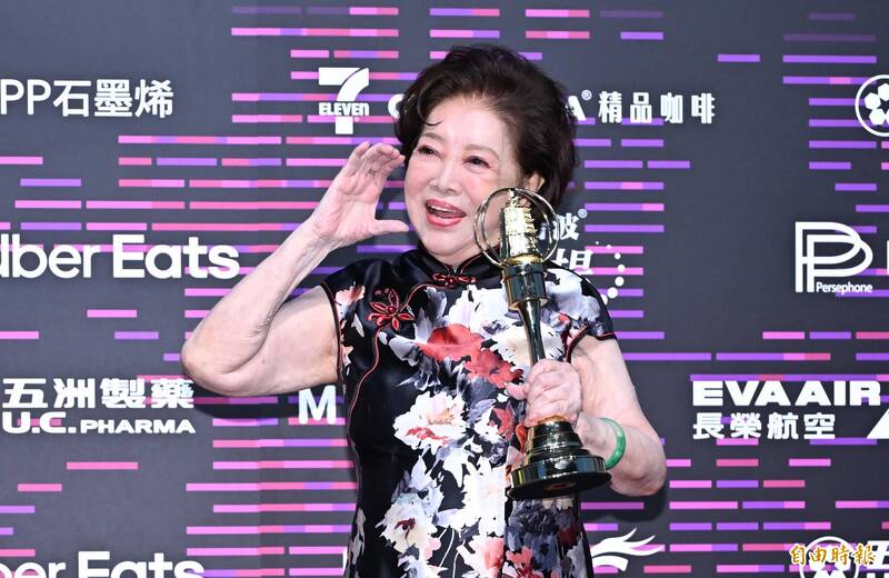 第60屆金鐘獎戲劇類 後台訪問區 特別貢獻獎 陳淑芳 （記者胡舜翔攝）