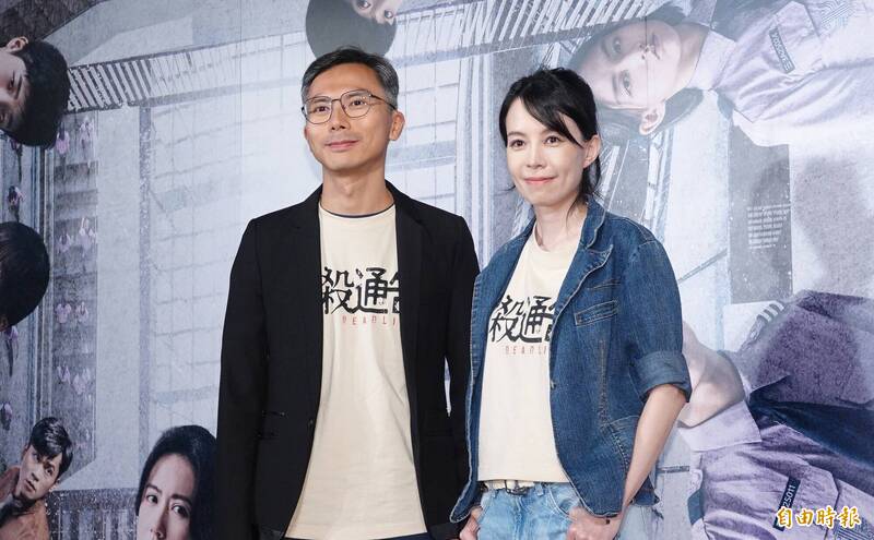 電影《自殺通告》；左起導演周冠威 監製林配儀。（記者潘少棠攝）