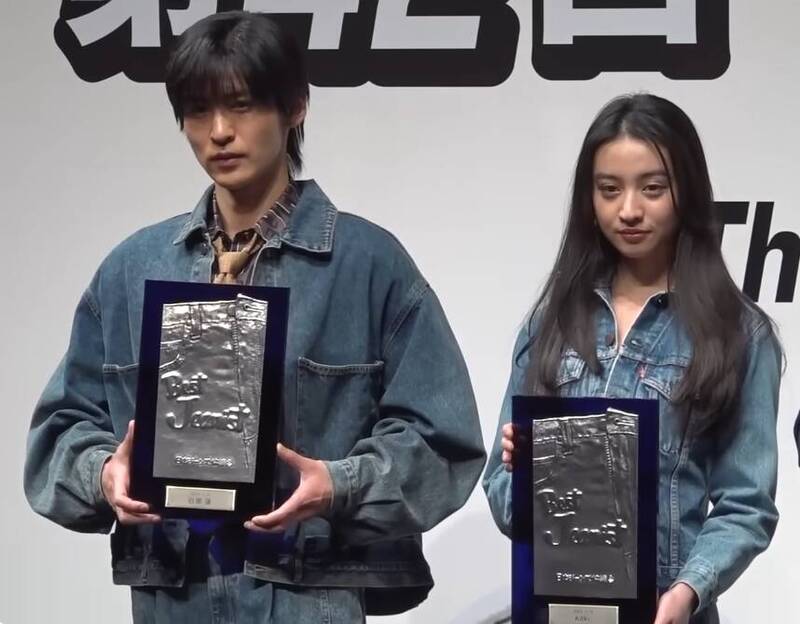 木村拓哉的師弟目黑蓮和女兒木村光希同時獲得2025最佳牛仔褲穿著大賞。（翻攝自日本牛仔褲協會）
