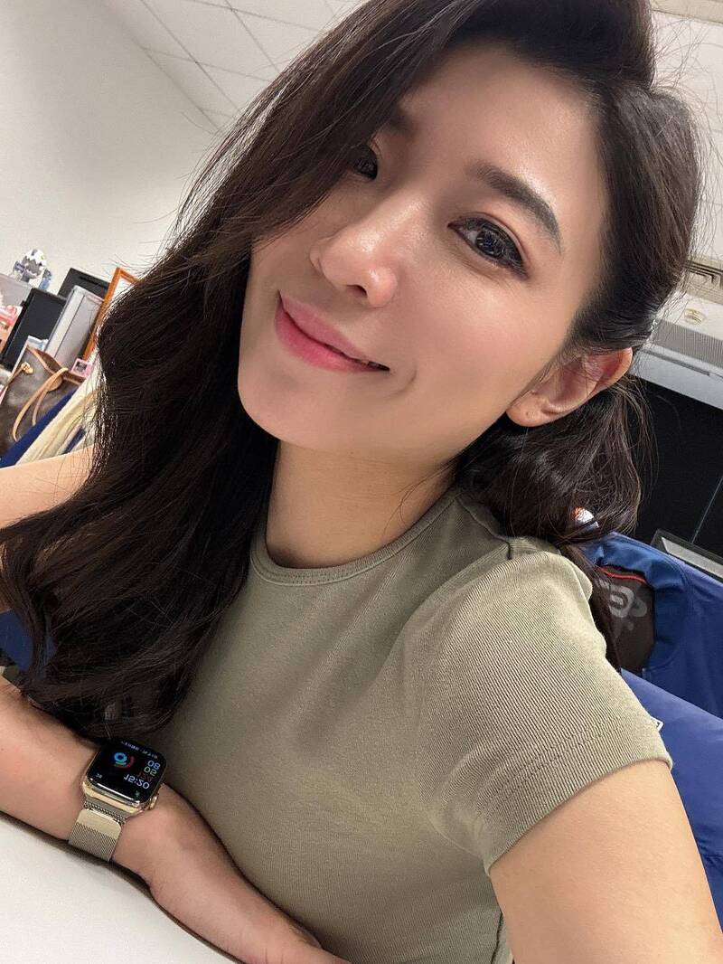 因為工作壓力大，李昕芸發現美麗辣照竟是近1個月唯一自拍照。（翻攝自李昕芸臉書）