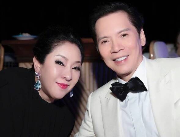 向華強（右）與向太感情極好。（香港星島日報）