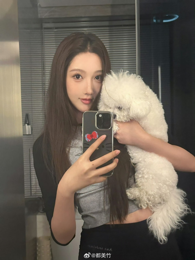 中國網美都美竹現況曝光。（翻攝微博）