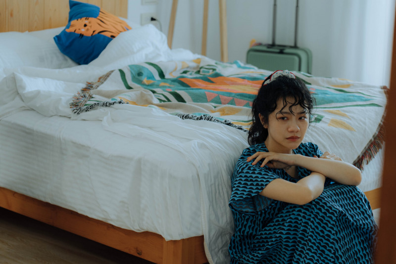 李玲葦在《就算一個人也可以好好的吃飯2》面對男友的前女友現身，感情彷彿陷入「冰火兩重天」。（公視+提供）