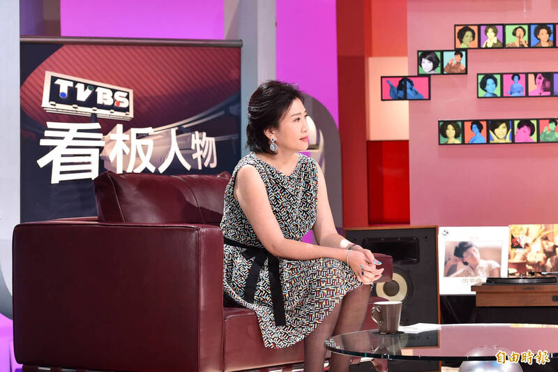 才拿金鐘獎！方念華主持17年《TVBS看板人物》傳停播 電視台回應了