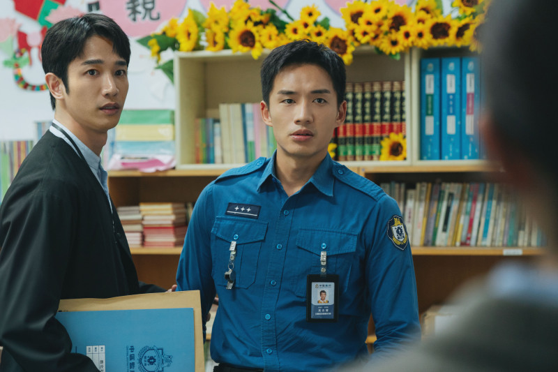 劉以豪（左）、陳澤耀在《監所男子囚生記》默契滿分。（愛奇藝國際版、壹壹影業提供）