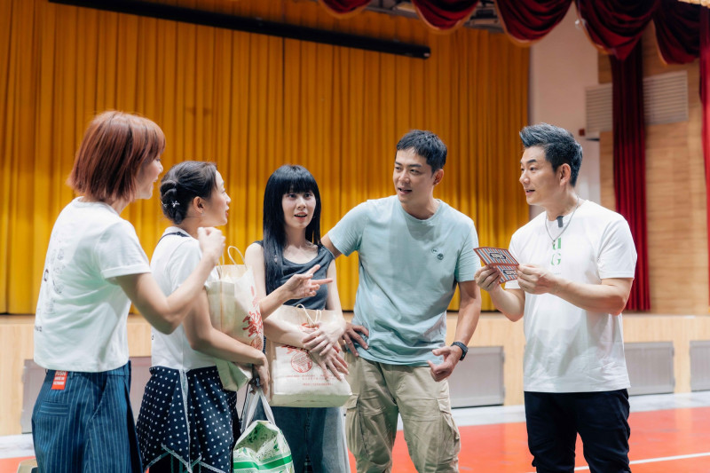 莎莎（左起）、吳映潔、白安、姚元浩、任賢齊。（好看娛樂提供）