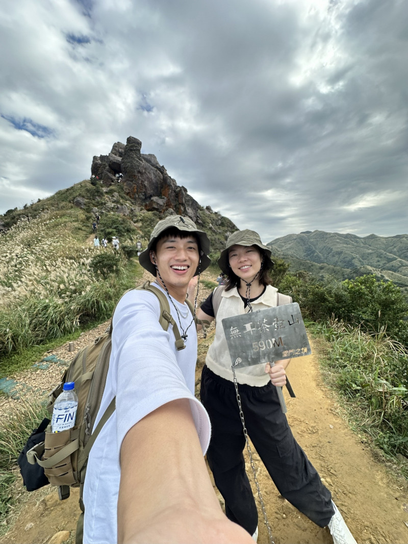 陳澤耀（左）和太太雲鎂鑫都喜愛戶外活動。（陳澤耀提供）