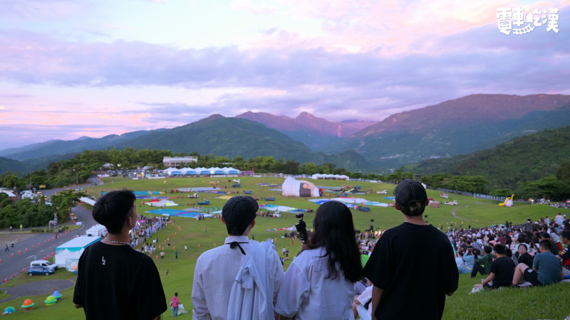 Zona、主委吳至晟的《電車吃漢》鹿野站篇，破例多留一天，三天兩夜就為了看熱氣球，留下了相當美好、精彩的畫面。（Dcard Video提供）