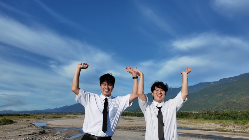 Rio（左）、Leo是《電車吃漢》中相當有默契的組合之一。（Dcard Video提供）