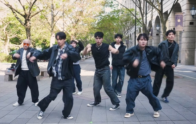 「哇嘿噴」以cover ENHYPEN的歌曲《Sweet Venom》出道，還選在cover聖地「BELLAVITA旁空地」拍攝。（翻攝自YouTube）