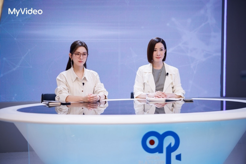 佘詩曼（右）在《新聞女王2》企圖東山再起，投資加入王敏奕（左）成立的網路媒體。（台灣大哥大MyVideo提供）