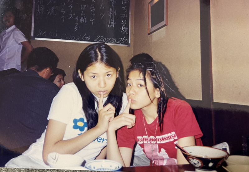 侯湘婷（左）當年與江美琪是唱片公司同門。（萬力達娛樂提供）