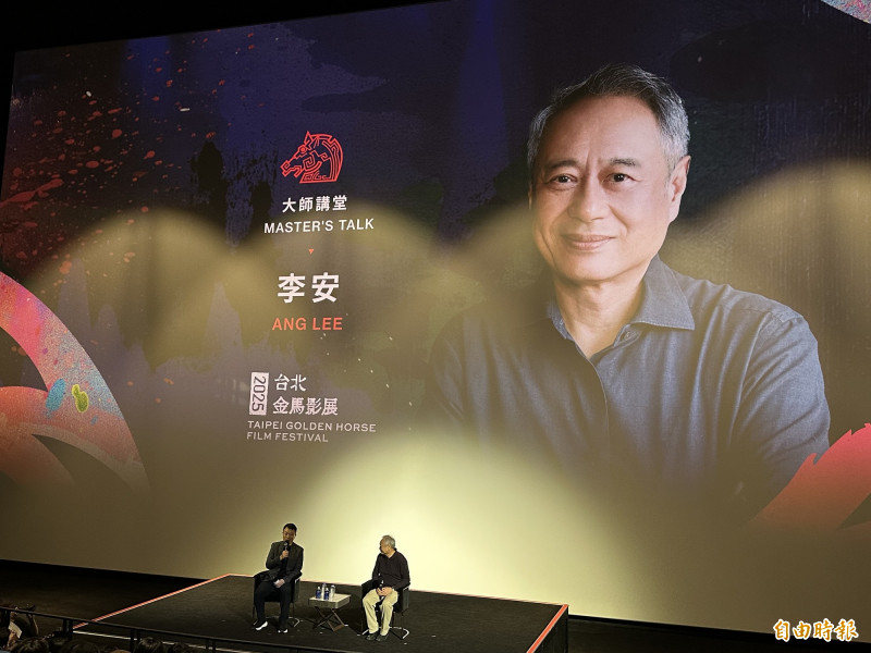 導演李安（右）出席《斷背山》金馬影展映後大師講堂，和金馬執委會執行長聞天祥對談。（記者許世穎攝）