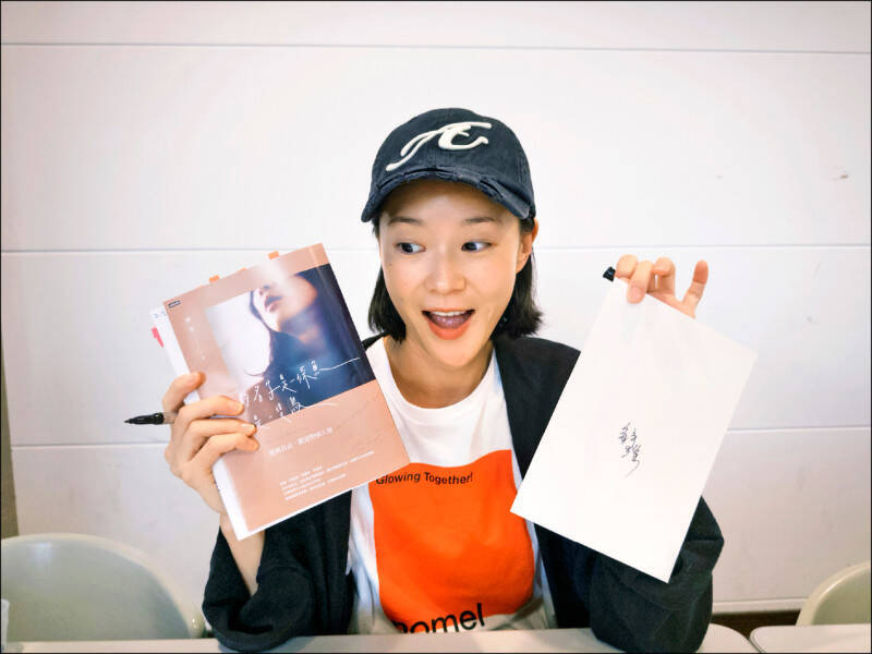 鍾瑶近來多了作家新身分。（資料照，星星相藝提供）