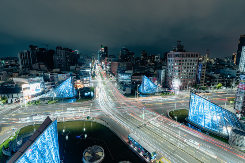 迎接TWICE，高捷攜手高市府打造升級版藍色應援。（高捷提供）