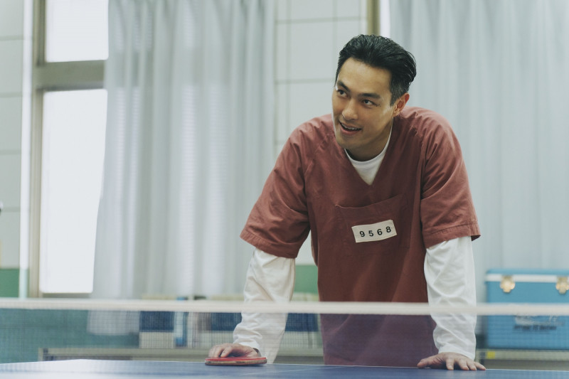 楊祐寧在《監所男子囚生記》飾演的黑道大哥「9568」勝負欲高漲盼奪桌球比賽冠軍。（愛奇藝國際版、壹壹影業提供）
