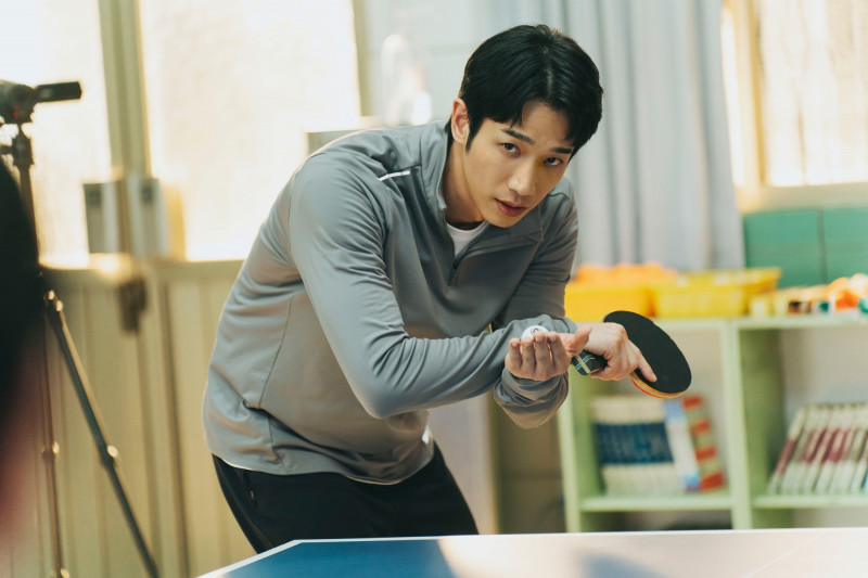 劉以豪打桌球架勢十足。（愛奇藝國際版、壹壹影業提供）