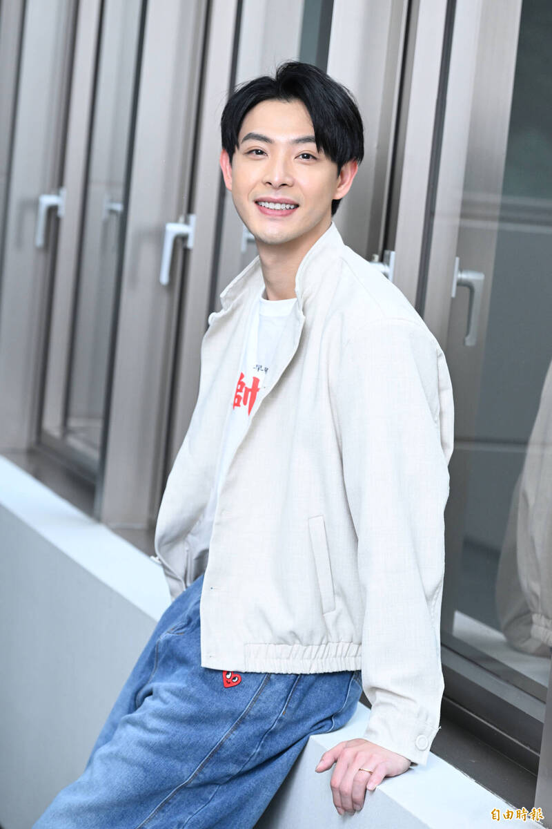 連晨翔和賴冠儒是國中就認識的「樹林幫」兄弟。（記者胡舜翔攝）