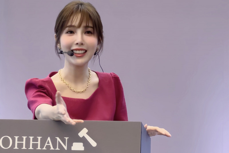 房產女神轉戰當拍賣官!名畫作「5分鐘內飆到440萬」 朱琦郁曝業界內幕 - 自由娛樂