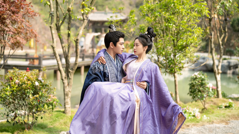 宋茜（右）在《山河枕》首搭丁禹兮（左）碰撞出CP感。（愛爾達電視提供）