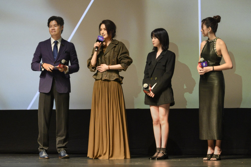 首度執導《女孩》獲國際肯定，舒淇（左二）坦言導演工作比想像中更艱難。（甲上娛樂提供）