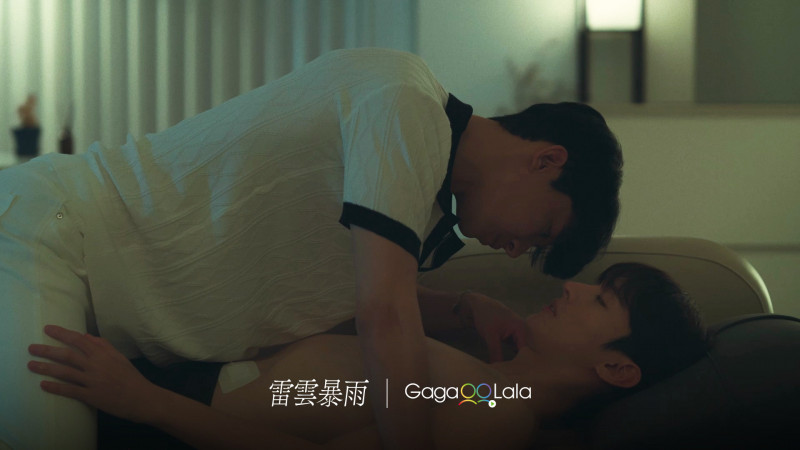 鄭利宇在《雷雲暴雨》中開始意識到自己對尹智聖的嫉妒與佔有慾與日俱增。（GagaOOLala提供）