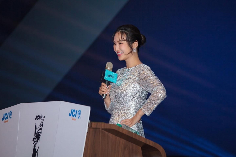 張齡予自曝曾歷家中大火，揭災後求償困境。（翻攝自臉書）