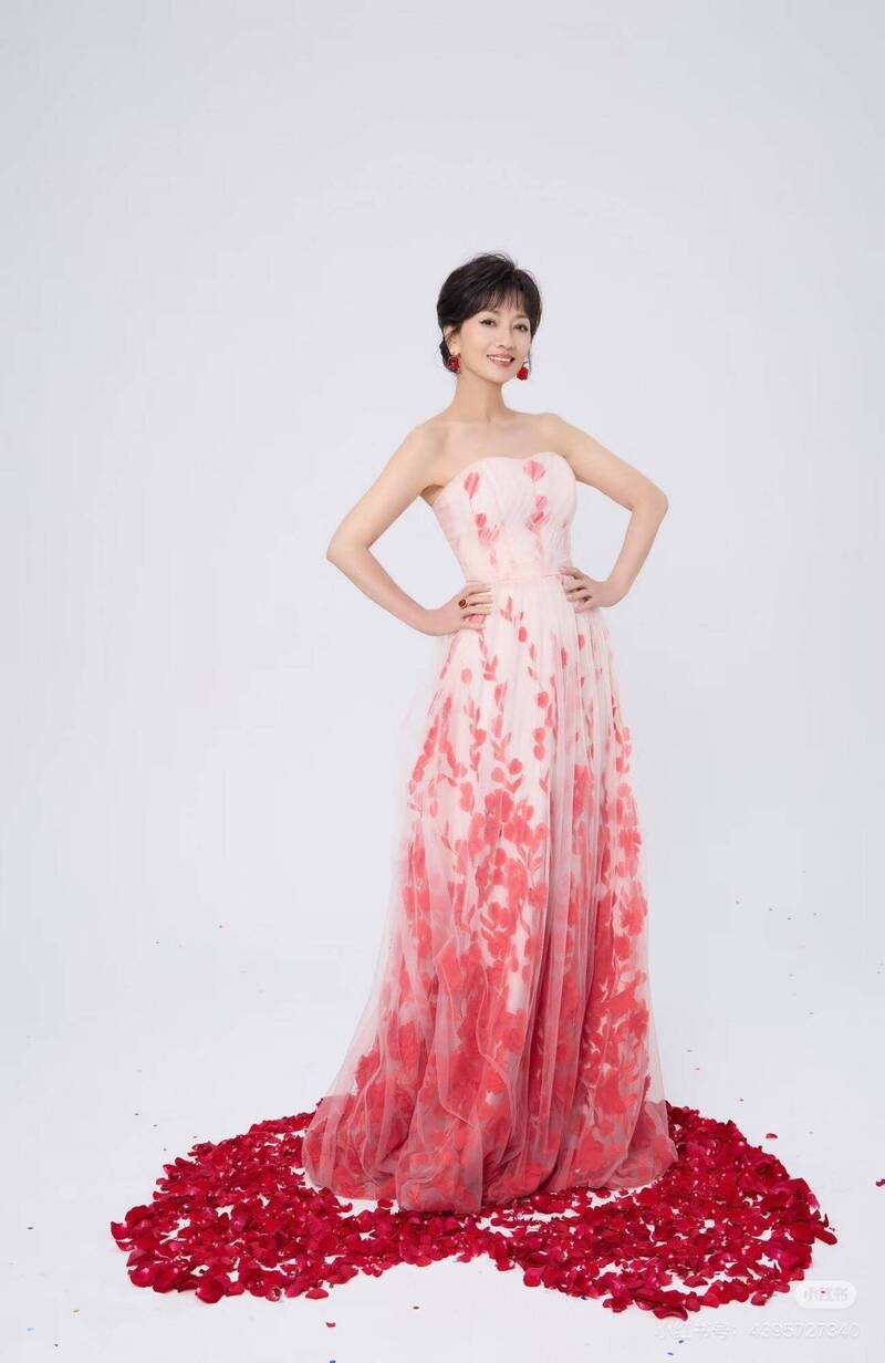 趙雅芝生日曬出逆齡寫真。（翻攝自小紅書）