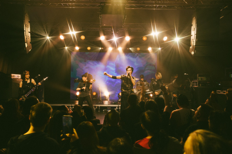 閃靈與知名小提琴手Olli Vänskä合體共演。（文化總會提供）