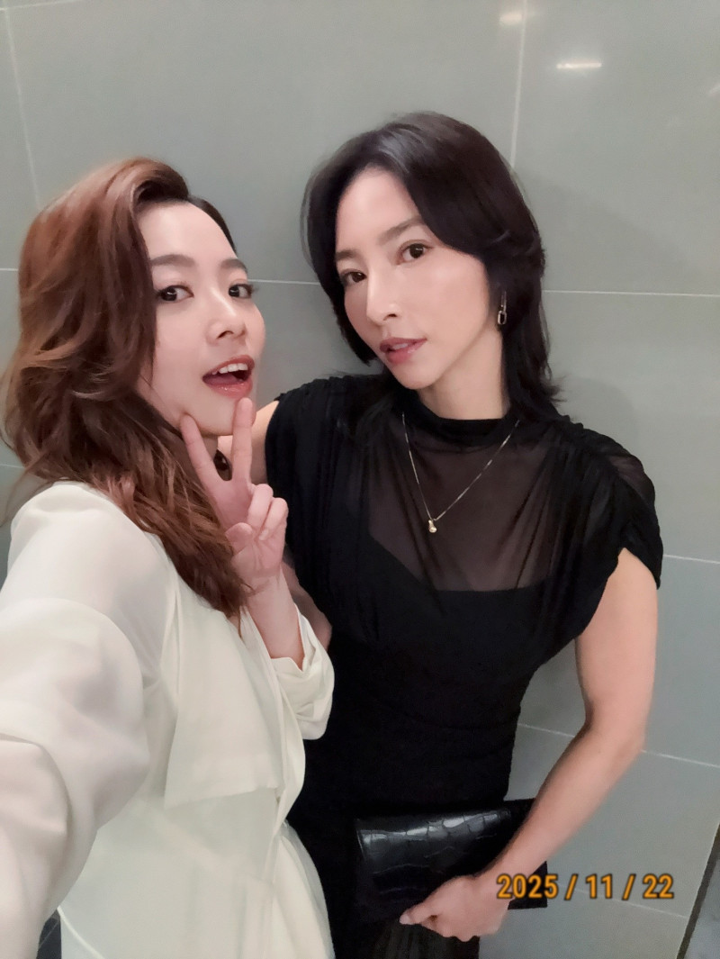 張家瑋（右）、程雅晨（左）在《好運來》上演「正義千金」與「跋扈小三」正面對決。（民視提供）