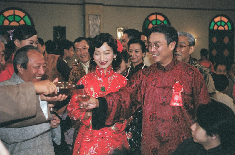 劉松仁（右）和趙雅芝再搭檔，在港劇《西關大少》上演純情黃昏之戀。（年代提供）