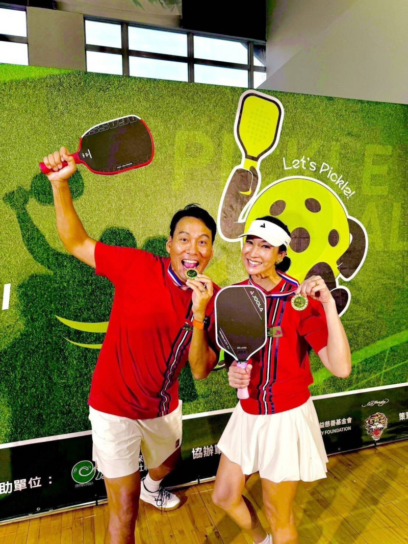 艾力克斯（左）、李詠嫻夫妻檔贏得比賽。（艾迪昇傳播提供）