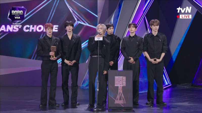 RIIZE不但捐款助香港，在MAMA領獎時還以粵語哀悼。（翻攝自MyVideo）