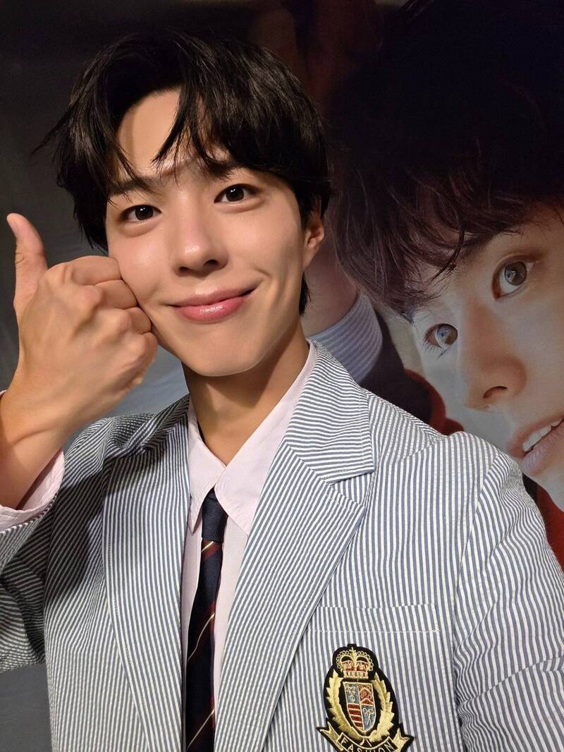 今日MAMA主持人朴寶劍將在典禮開場時發表悼念訊息。（翻攝自IG）