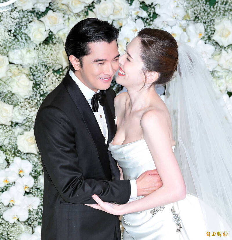 許瑋甯（右）透露邱澤最打動她的瞬間。（記者王文麟攝）