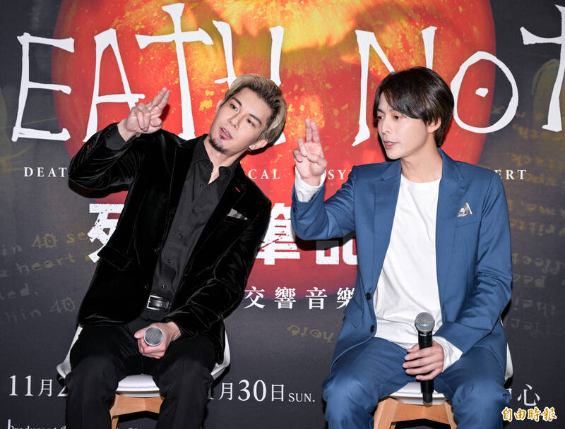 柿澤勇人（左）、小池徹平互動有趣。（記者王文麟攝）