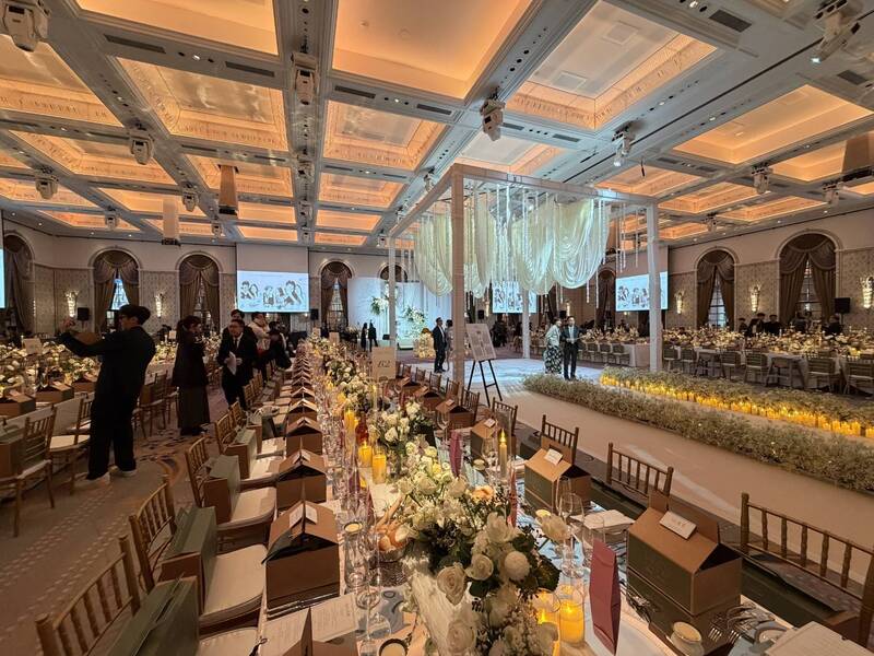 邱澤、許瑋甯婚禮並未採用傳統圓桌，而是長桌。（讀者提供）