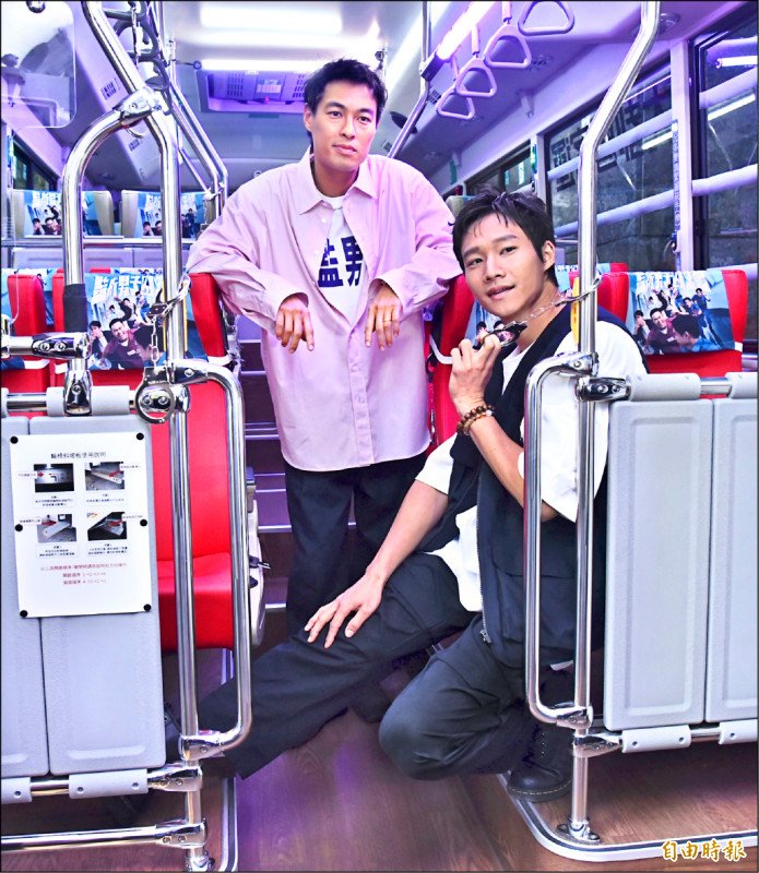 黃冠智（右）新婚投入工作不急生娃，三寶爸楊祐寧給建議，認為小孩會帶財。（記者陳奕全攝）