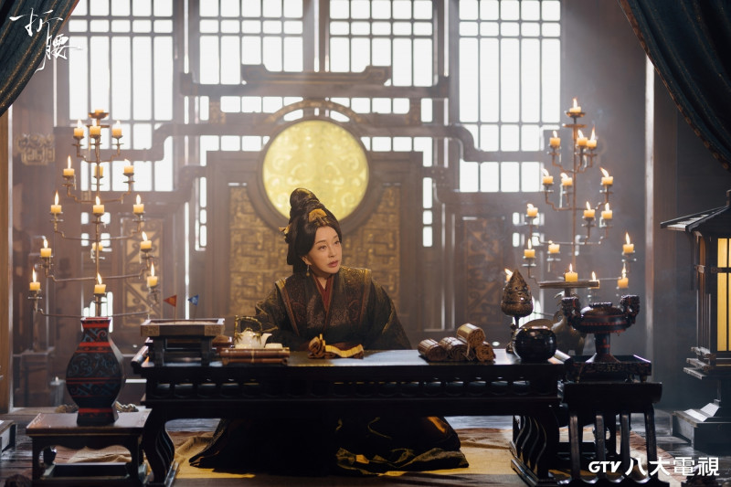 劉曉慶在《折腰》飾演劉宇寧祖母徐太夫人，內心性格複雜。（八大電視提供）