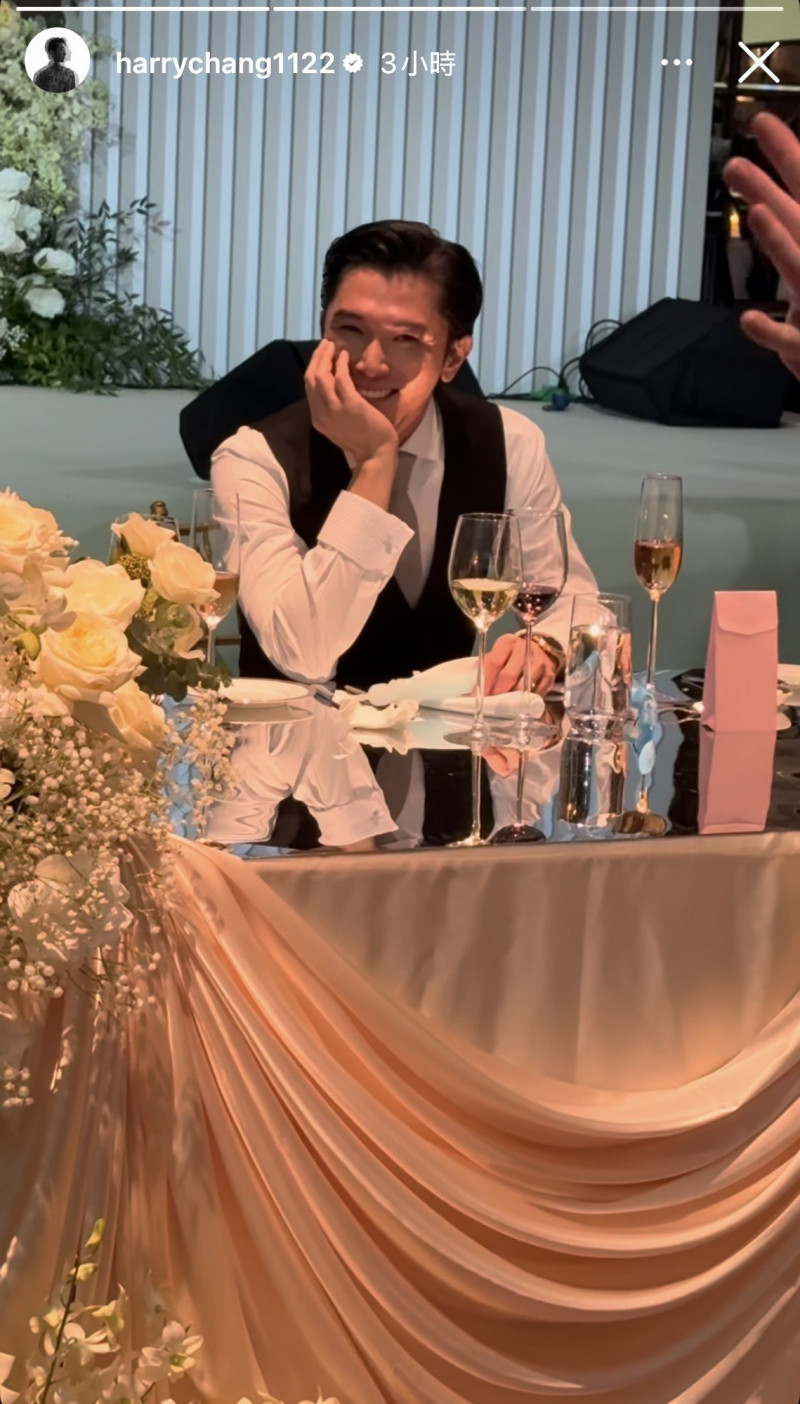 邱澤一臉寵溺看著愛妻許瑋甯熱舞。（翻攝自懷秋Instagram）