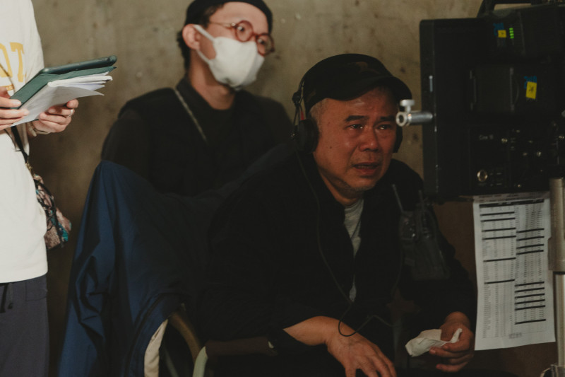 導演陳玉勳（右）拍攝《大濛》認屍戲時，也被方郁婷的表現感動到落淚。（華文創提供）