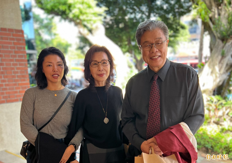 楊烈（右起）難得與太太藤堂麗子、女兒藤堂舞子合影。（記者李紹綾攝）